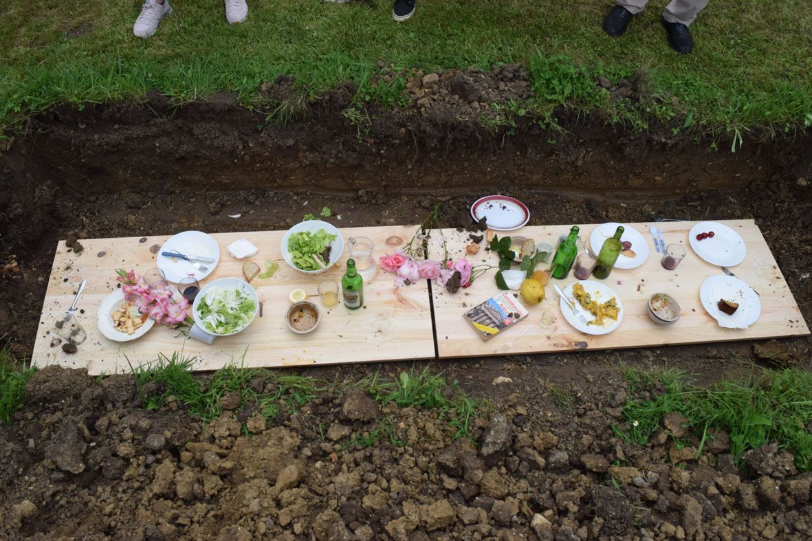 HP2017:Objetos((Eco)) Arqueolog&amp;iacute;a de los afectos.&amp;nbsp;&amp;nbsp;#Fiesta final, y comida Homenaje a&amp;nbsp; Spoerri. #arqueolog&amp;iacute;acontempor&amp;aacute;nea&amp;nbsp;